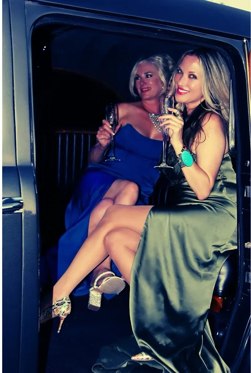 White 1946 Cadillac Airport Limousine, photo 5 for limo rental White 1946 Cadillac Airport Limousine, photo 5 for limo rental