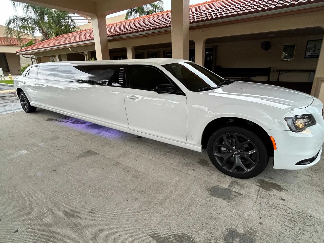 Black C300 Limousine for limo rental Black C300 Limousine for limo rental
